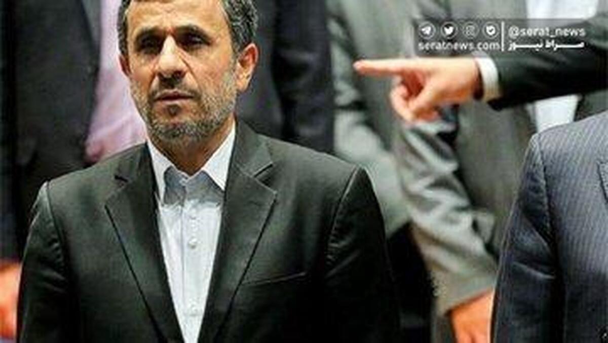 عکس| عکس یادگاری احمدی‌نژاد با زنان در فرودگاه مکزیکوسیتی