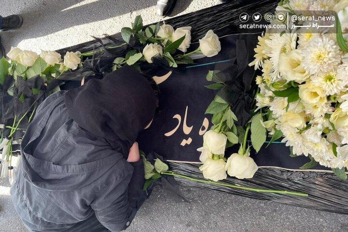 استقبال هنرمندان از پیکر آتیلا پسیانی در فرودگاه