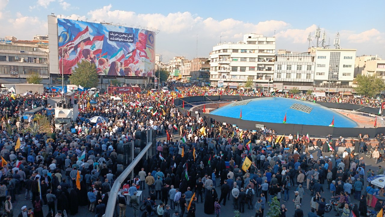 عکس| آغاز تجمع مردمی در حمایت از مردم غزه در میدان انقلاب تهران
