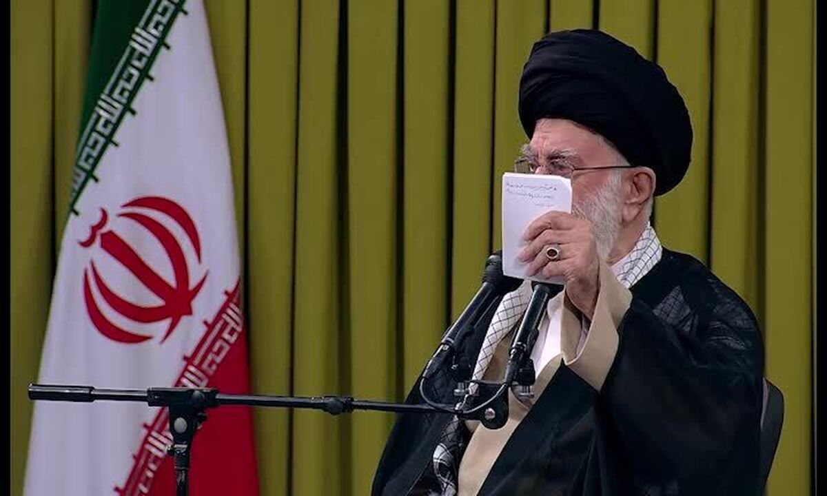 رهبر انقلاب: دولت های اسلامی باید عرضه نفت و کالاهای اساسی به رژیم صهیونیستی را متوقف کنند