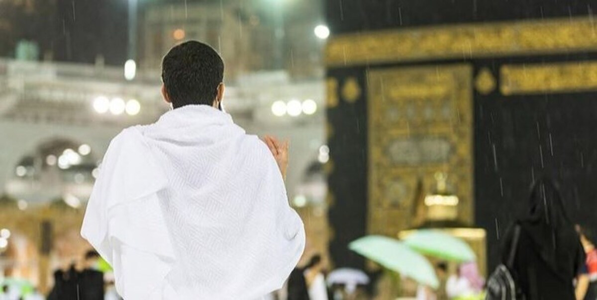 فیلم / برخورد پلیس سعودی با عکس گرفتن در مقابل کعبه با پرچم فلسطین