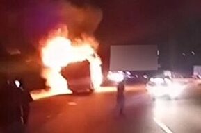 فیلم/ آتش گرفتن یک اتوبوس در جاده تبریز