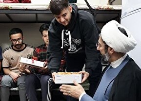 عکس/ پذیرایی از نماینده رهبری