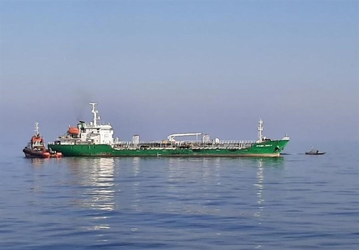 توقیف ۲ کشتی خارجی حامل میلیون‌ها لیتر سوخت قاچاق در خلیج فارس