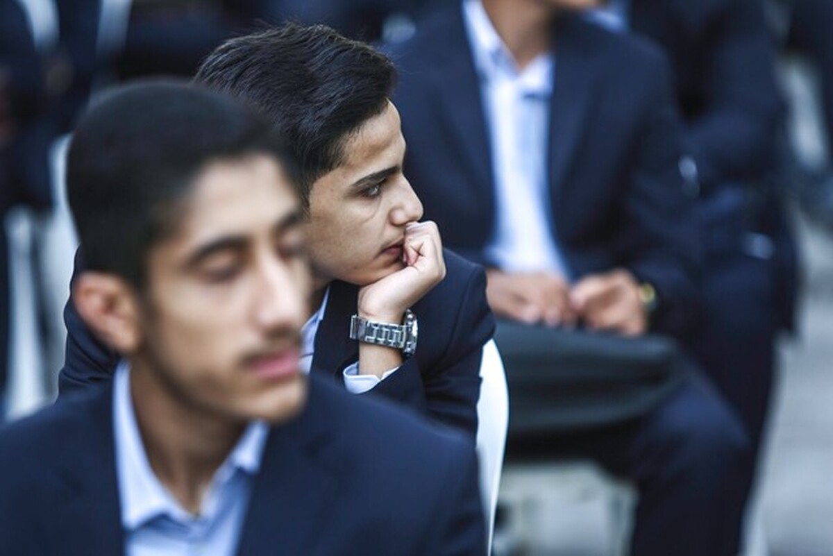 دانشآموزان نظری یک رشته میخوانند؟