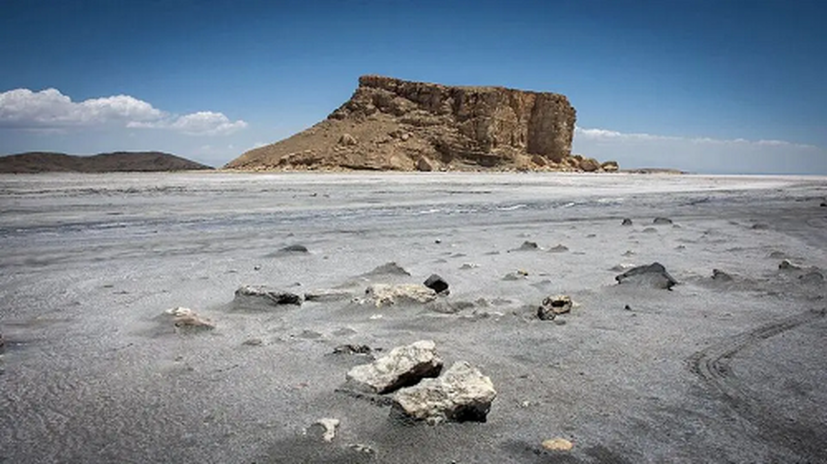 معاون دریایی سازمان محیط‌زیست: دریاچه ارومیه شرایط سختی دارد
