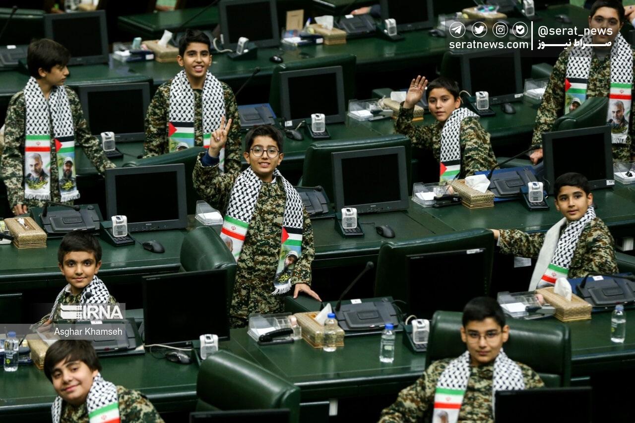 عکس/ بچه‌هایی که به مجلس راه یافتند
