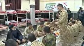 فیلم / دورهمی سربازان با رئیس جمهور / یک سرباز در حضور رئیسی آهنگ شمالی خواند