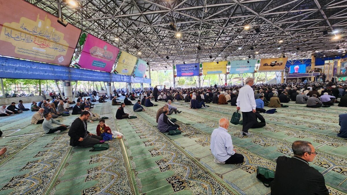 عکس/ نماز جمعه به امامت صدیقی