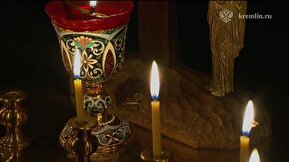 فیلم/ پوتین با حضور در کلیسا به یاد قربانیان شمع روشن کرد