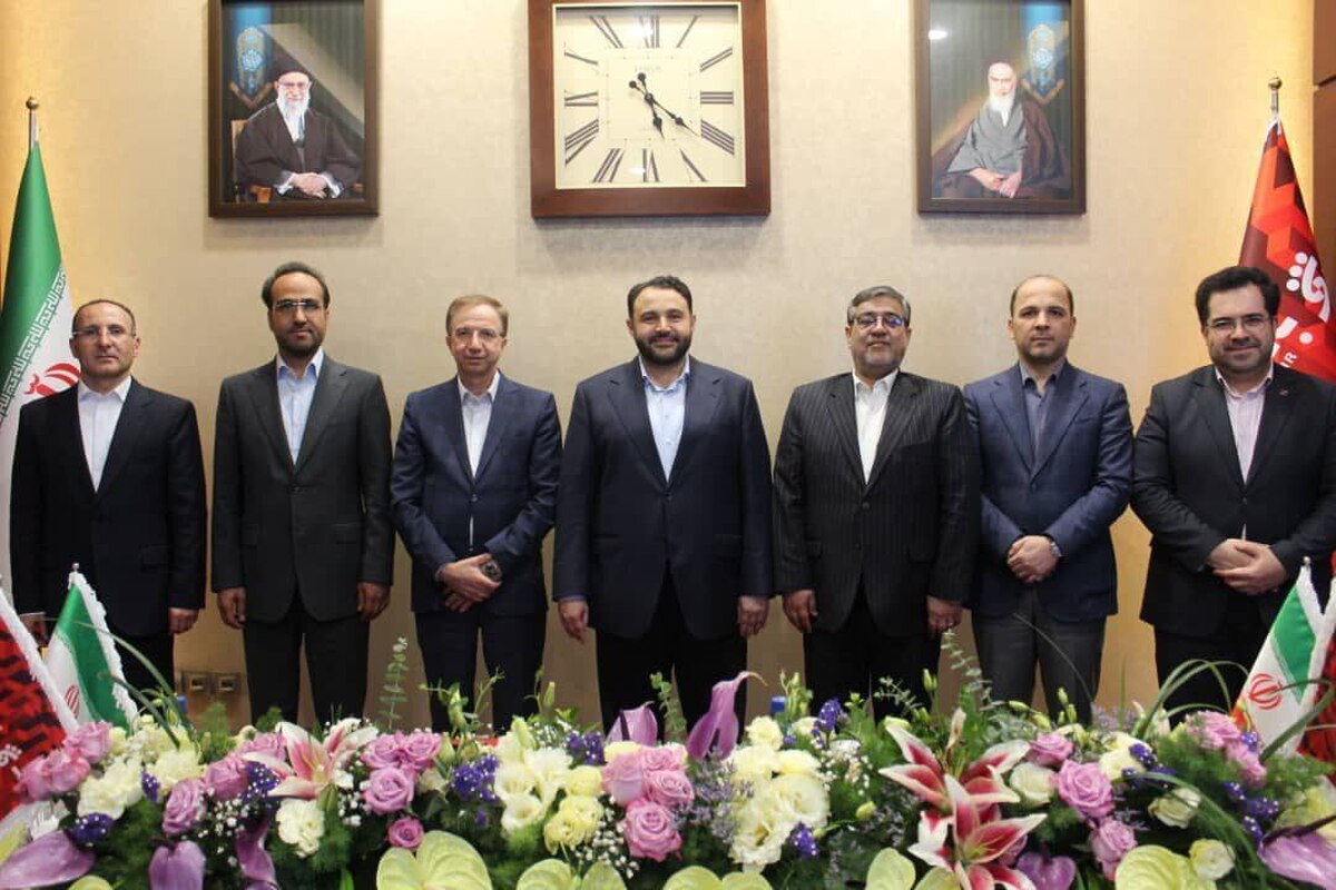 مدیرعامل بانک شهر روابط خانوادگی و کاری را چگونه بالانس می کند؟!