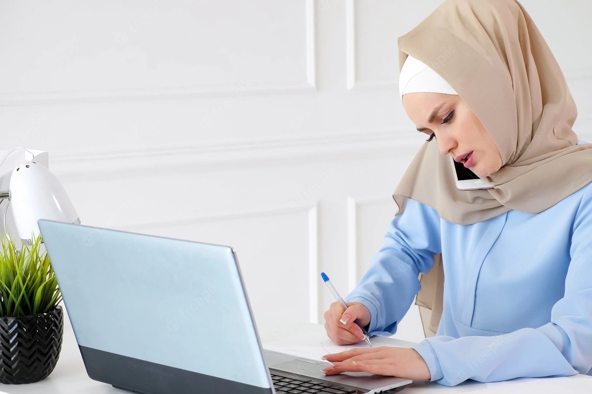 بکارگیری منشیهای خانم در این استان ممنوع شد!