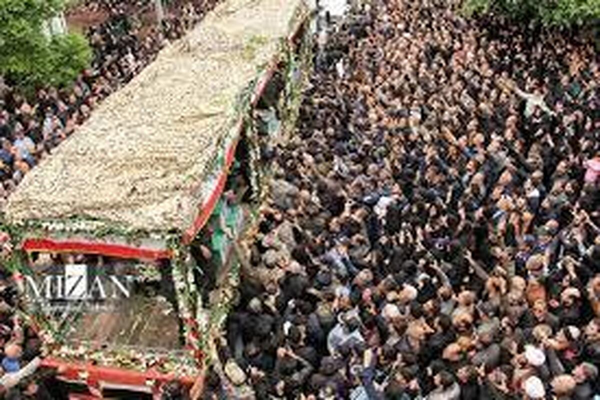 فیلم| حضور خانواده استاد فرشچیان در مراسم تشییع