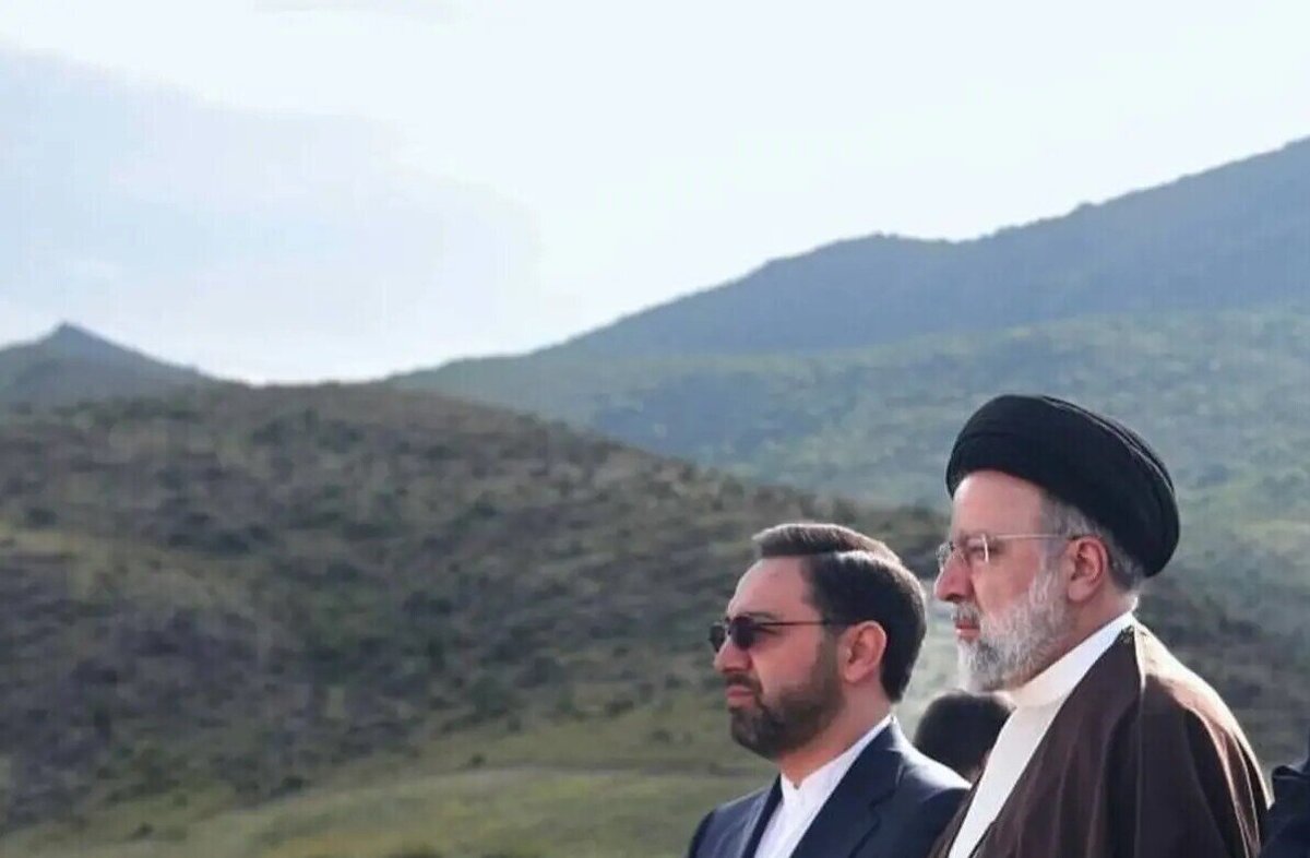 عکسی تلخ از آخرین وداع خانواده استاندار شهید با پیکر فرزندشان