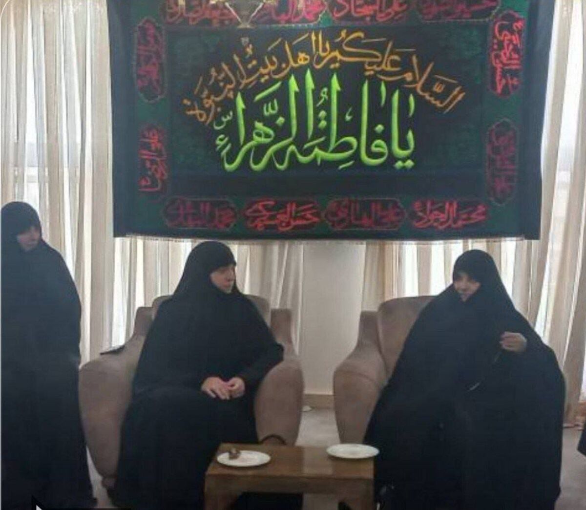 دیدار فرزندان دبیران کل حزب‌الله لبنان با خانواده رئیس جمهور شهید