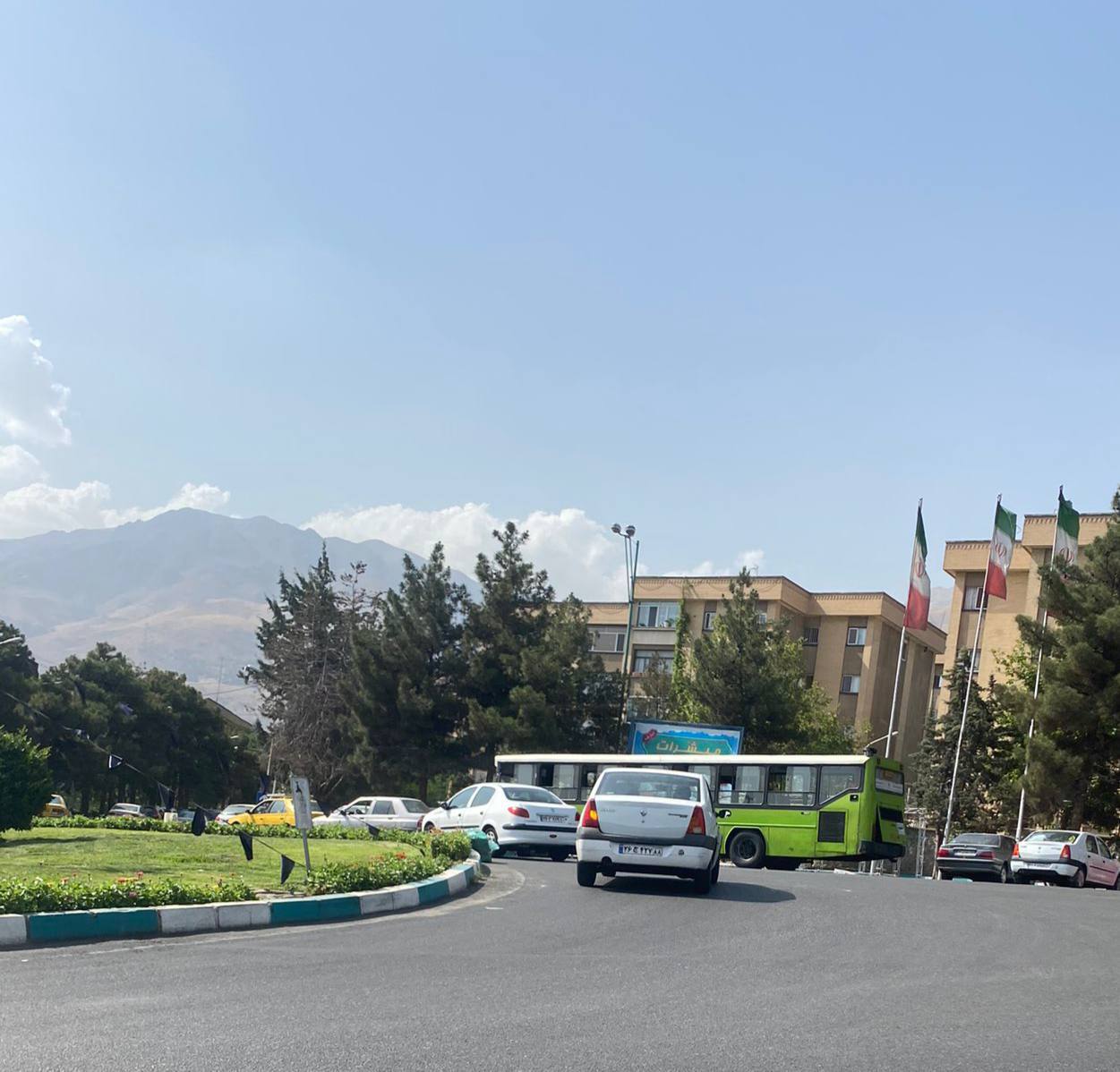عکس/ اتوبوسهای شهرداری تهران در شهرک محلاتی جهت انتقال مردم به مصلی تهران؛همایش حامیان جلیلی عکس/ اتوبوسهای شهرداری تهران در شهرک محلاتی جهت انتقال مردم به مصلی تهران؛همایش حامیان جلیلی
