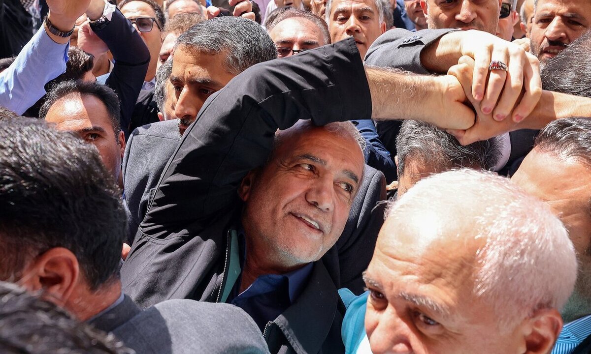 پزشکیان در محاصره«زاویهدارها» و «محکومان امنیتی»