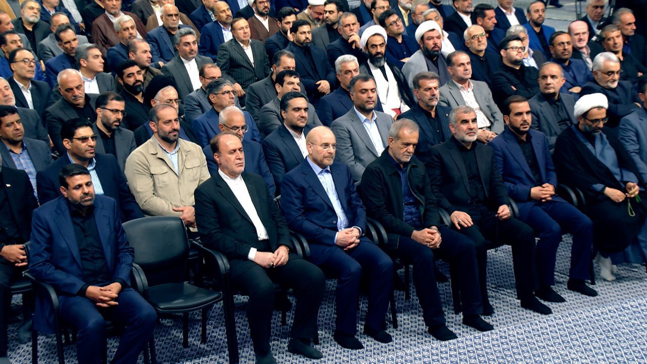 عکس| حضور رئیس‌جمهور منتخب در دیدار نمایندگان مجلس با رهبر انقلاب