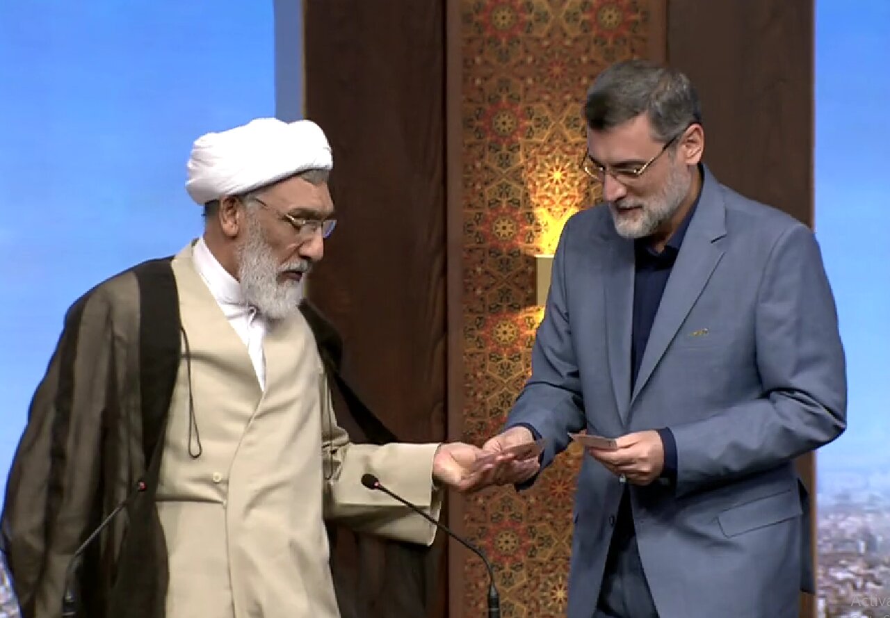 تصاویری از عیدی دادن قاضی‌زاده هاشمی به کاندیداهای انتخابات