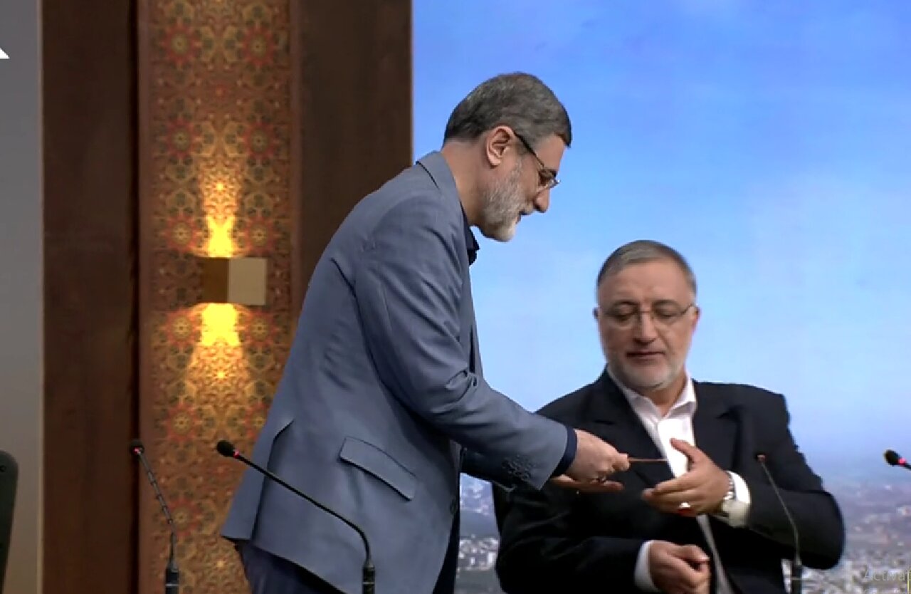 تصاویری از عیدی دادن قاضی‌زاده هاشمی به کاندیداهای انتخابات