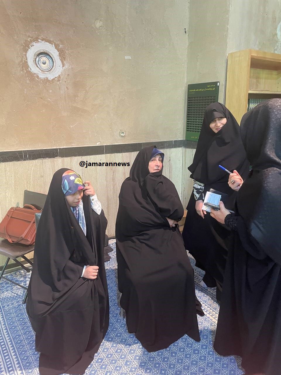 تصاویری از عروس امام و پسرش یاسر خمینی در روز رأی گیری انتخابات ریاست جمهوری / سرلشکر باقری و یک مرجع تقلید هم رأی دادند
