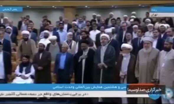 عکس| بیاحترامی مقام طالبان در کنفرانس وحدت در تهران عکس| بیاحترامی مقام طالبان در کنفرانس وحدت در تهران