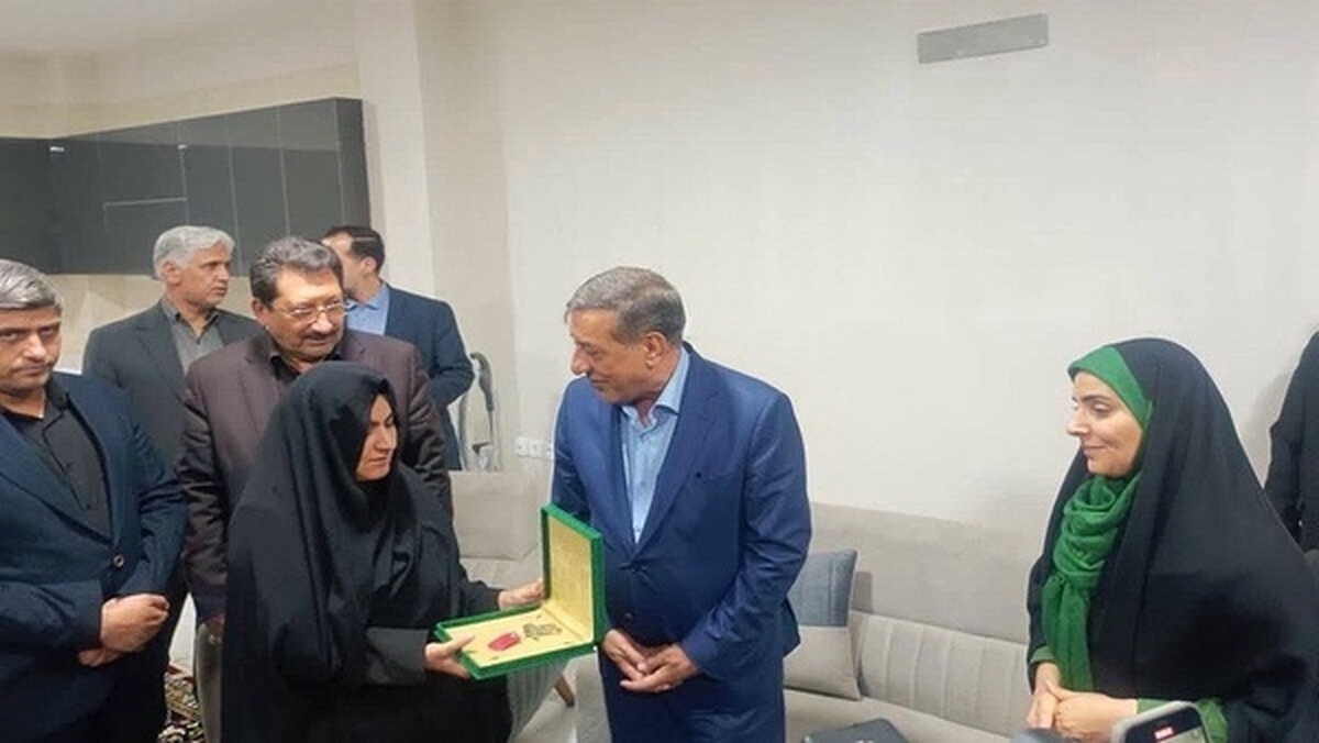 تحویل واحد مسکونی به خانوادههای جانباختگان حادثه معدن طبس