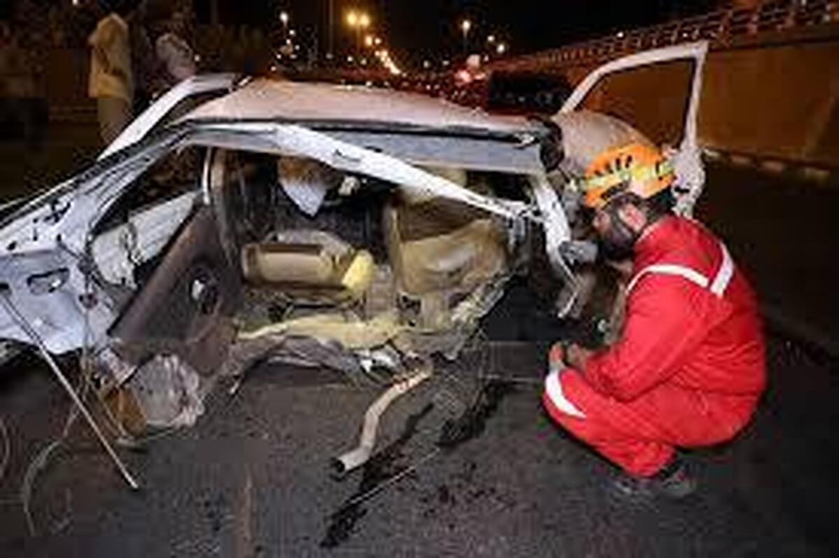 فیلم/  لحظه تصادف افسر پلیس با یک تاکسی