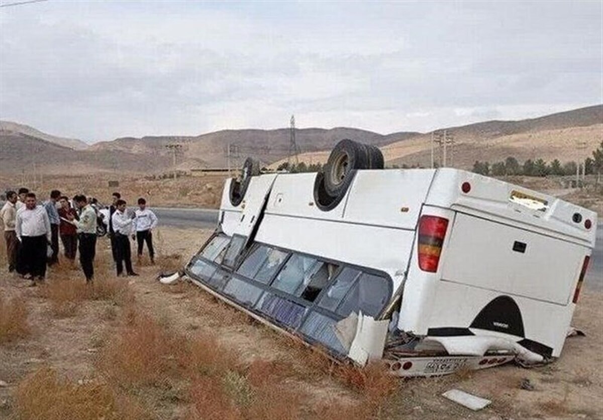 مینی‌بوس حامل ۲۶ دانش‌آموز‌ ‌تیزهوش‌ واژگون شد