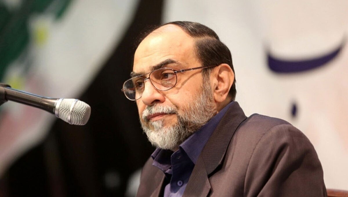 توهین رحیم پور ازغدی با استناد به یک خبر جعلی: ترامپ محل دقیق بوسه را مشخص کرد