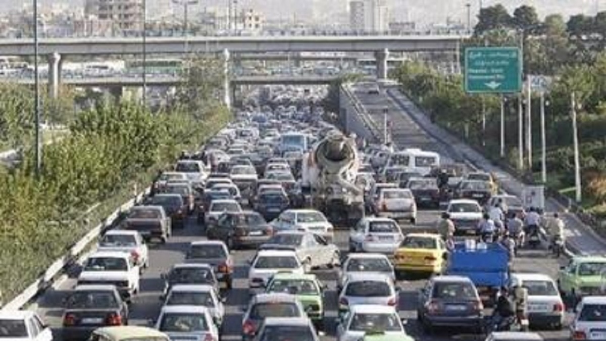 ترافیک پرحجم و‌سنگین هم‌اکنون در بزرگراه‌ها و خیابان‌های پایتخت