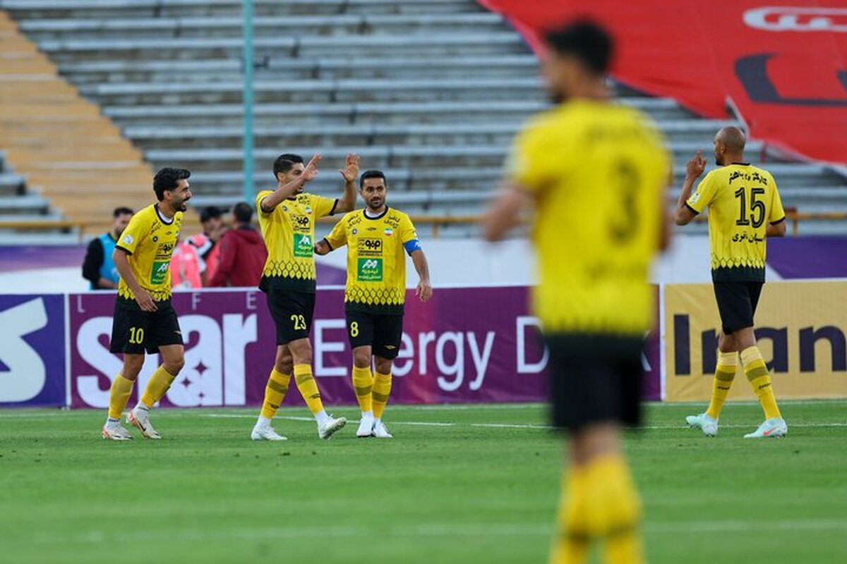 کارتون فوتبالیستها در بازی پرسپولیس - سپاهان