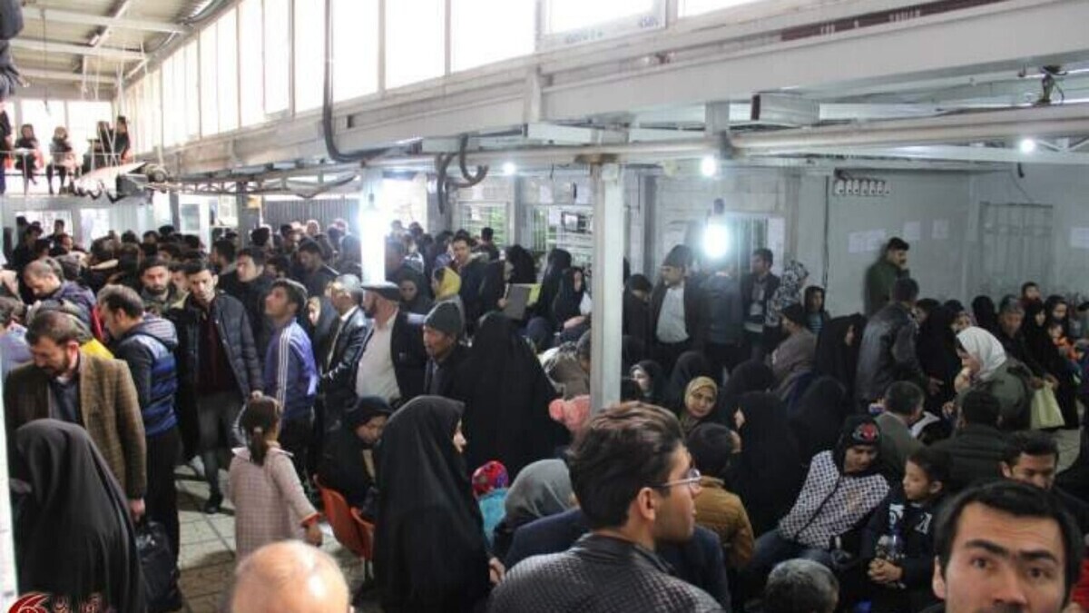 تجمع اتباع افغانستانی مقابل سفارت یک کشور در تهران