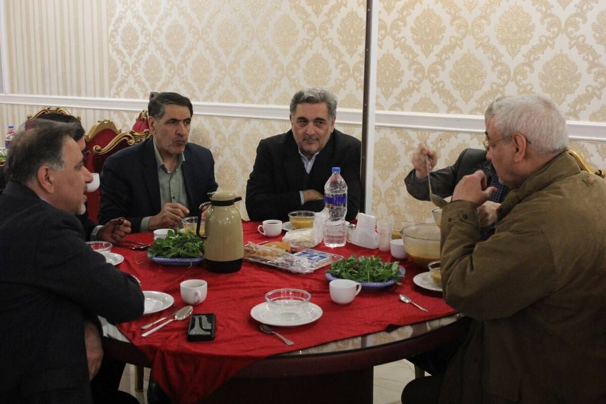 تصاویر | سیدهادی خامنه ای، فائزه هاشمی، آخوندی و معاون پزشکیان در یک افطاری سیاسی