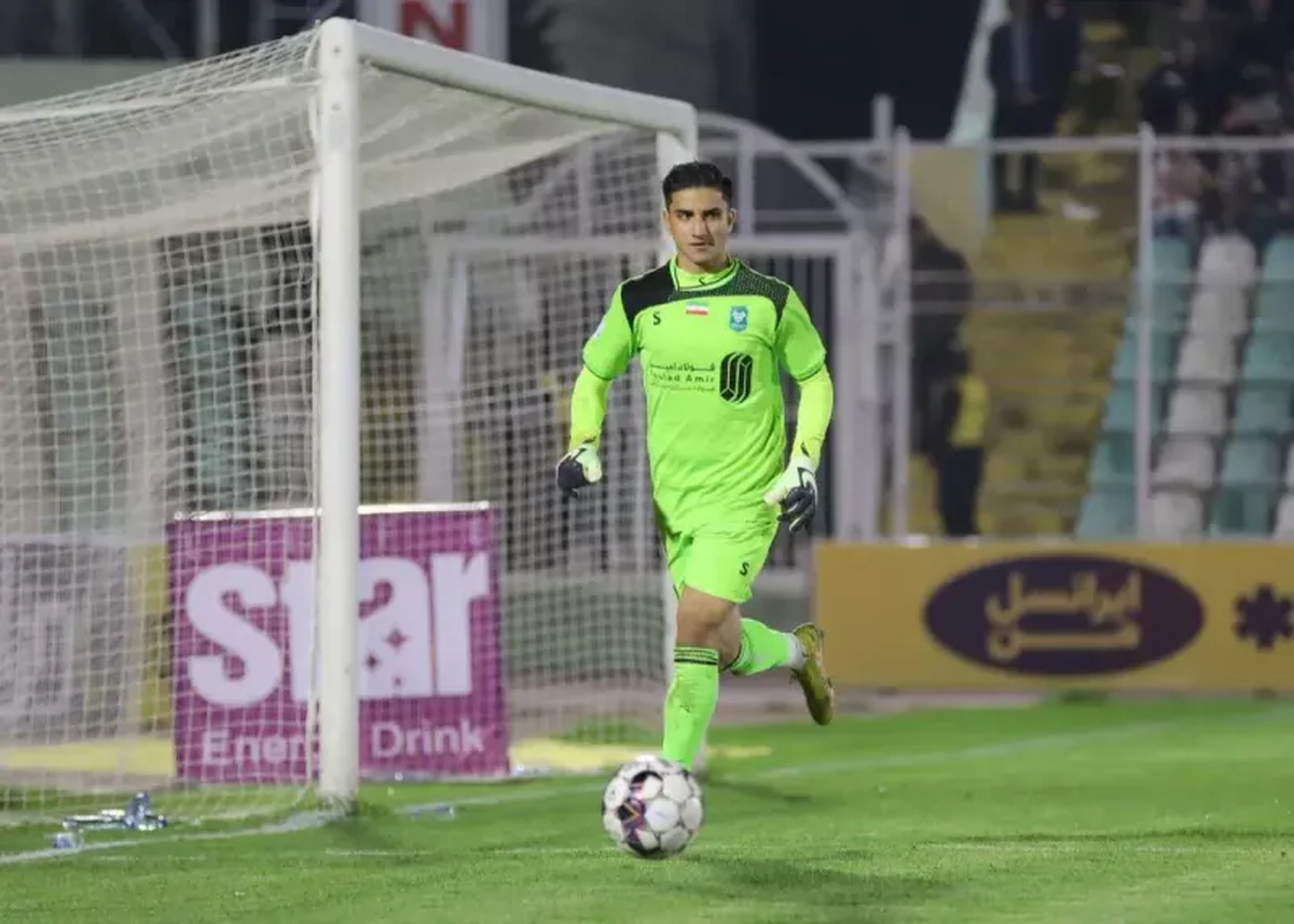 خط خوردن گلر پرسپولیسی مقابل استقلال