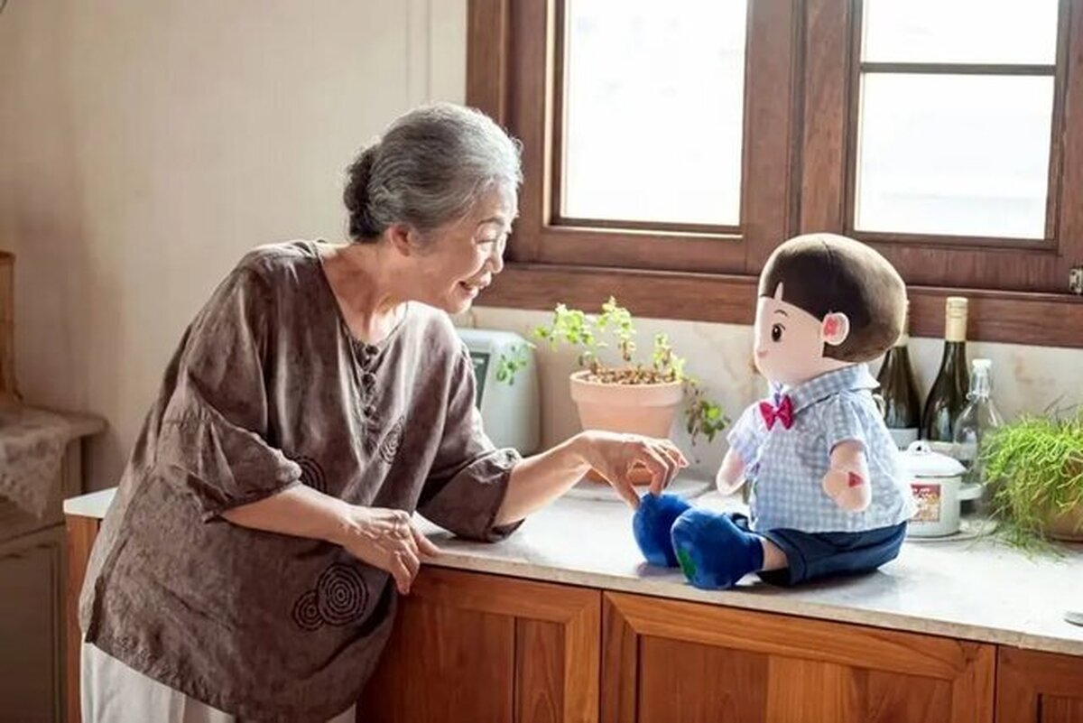 چرا سالمندان کره عروسک‌بازی می‌کنند؟