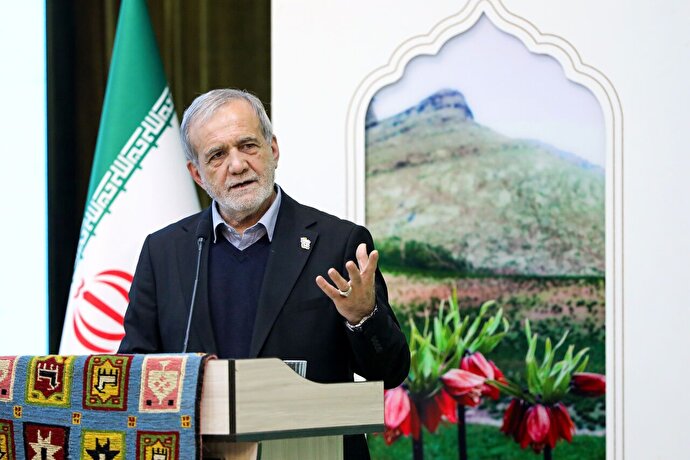 فیلم| پزشکیان: ما الان دلار را به آخر زنجیره بدهیم یا آخر زنجیر بدهیم!