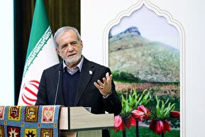 فیلم| پزشکیان: ما الان دلار را به آخر زنجیره بدهیم یا آخر زنجیر بدهیم!