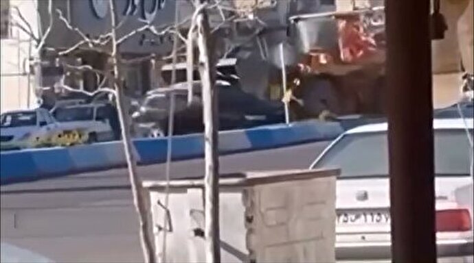 فیلم| حمله عجیب یک لودر به سانتافه؛ راننده بازداشت شد