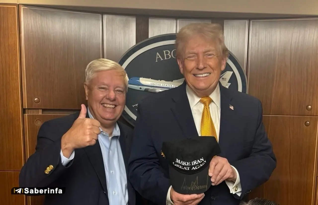 عکس| جمله عجیب روی کلاه ترامپ جلبتوجه کرد عکس| جمله عجیب روی کلاه ترامپ جلبتوجه کرد