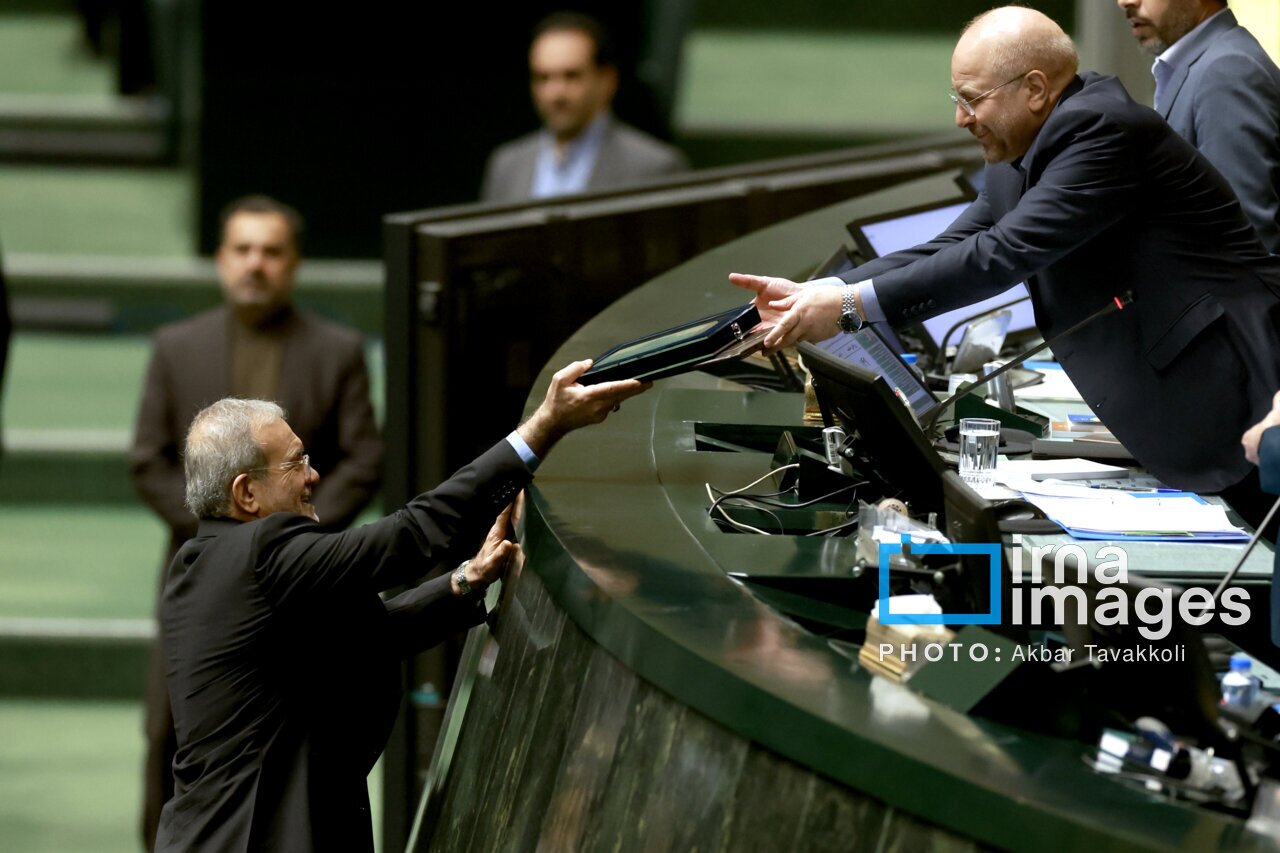 رئیس‌جمهور لایحه بودجه ۱۴۰۵ را تقدیم مجلس کرد