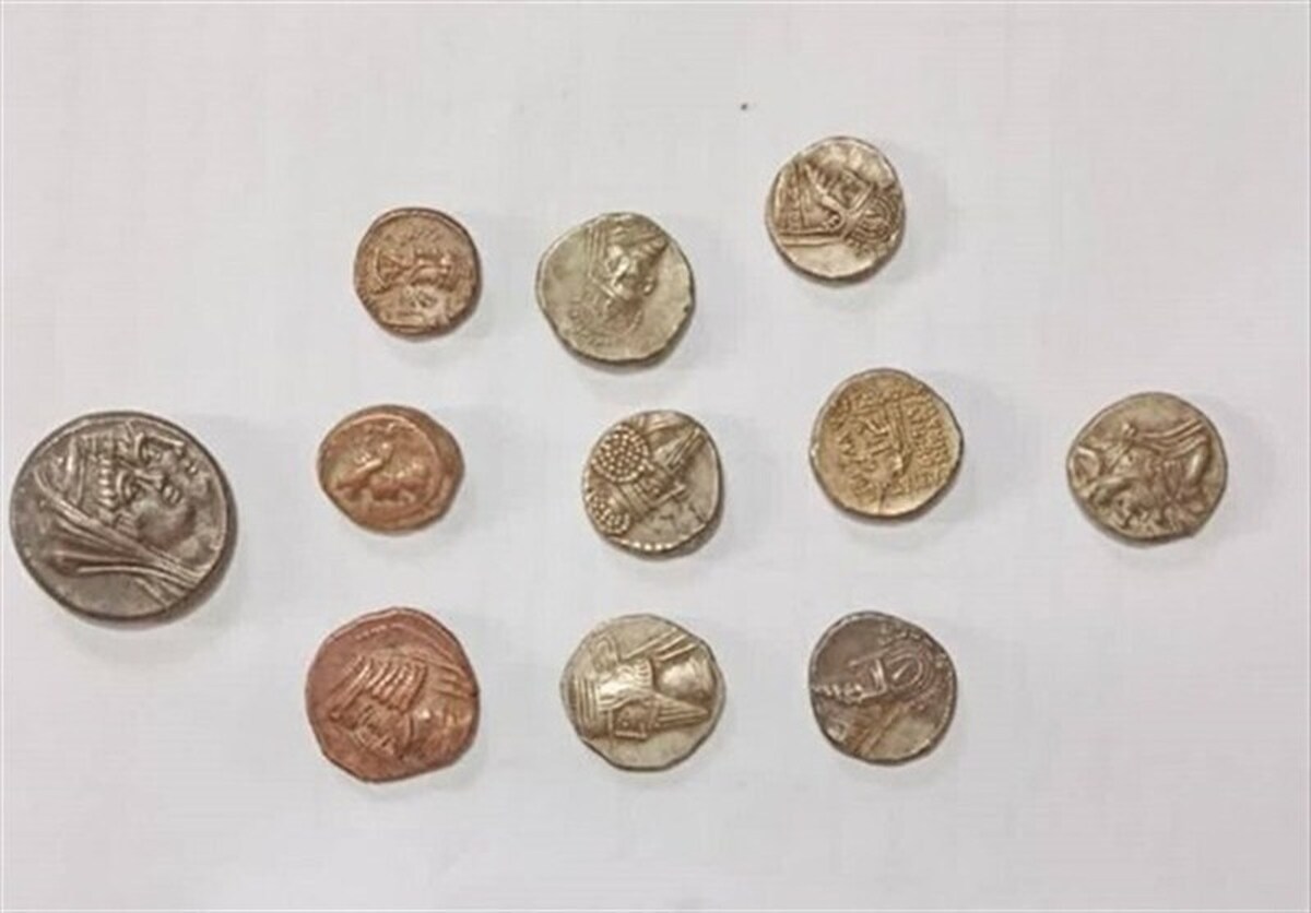 کوزه‌های تاریخی در زرقان کشف شد