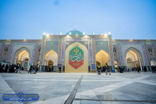 اهتزاز دیوارنگاره «نصر من الله وفتح قریب» در حرم امام رضا(ع)+عکس اهتزاز دیوارنگاره «نصر من الله وفتح قریب» در حرم امام رضا(ع)+عکس