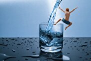 وقتی مقدار زیادی آب می‌نوشید چه اتفاقی برای بدن می‌افتد؟