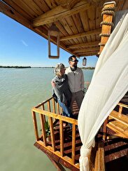 عکس| قاب صمیمی بهرام رادان و همسرش در قشم