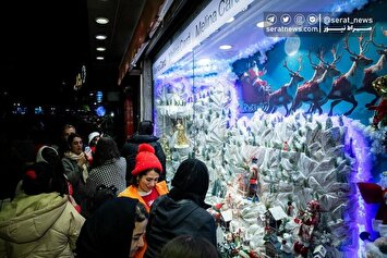 تصاویر| حال و هوای شب کریسمس در تهران