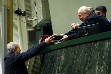 بررسی کلیات بودجه ۱۴۰۵ در دستور کار این هفته مجلس| سوال از این وزیر پزشکیان هم هست