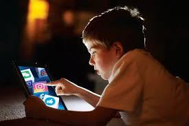 استفاده از فضای مجازی عامل حواس‌پرتی کودکان