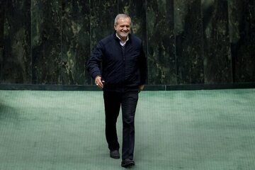 پزشکیان به مجلس رفت| علت چیست؟