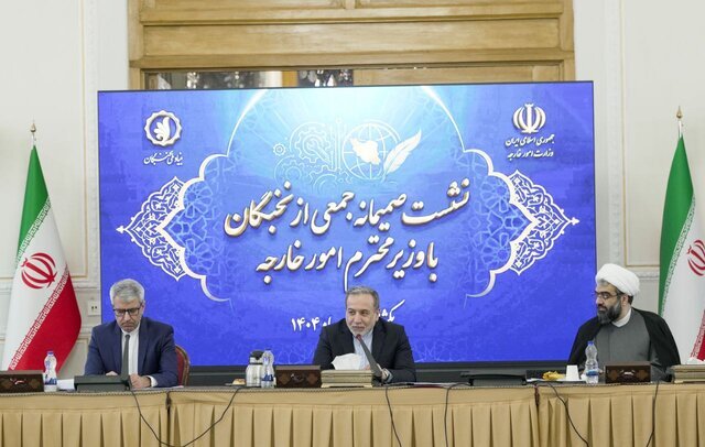 تاکید عراقچی بر استفاده هدفمند از هوش مصنوعی در حوزه دیپلماسی +تصاویر